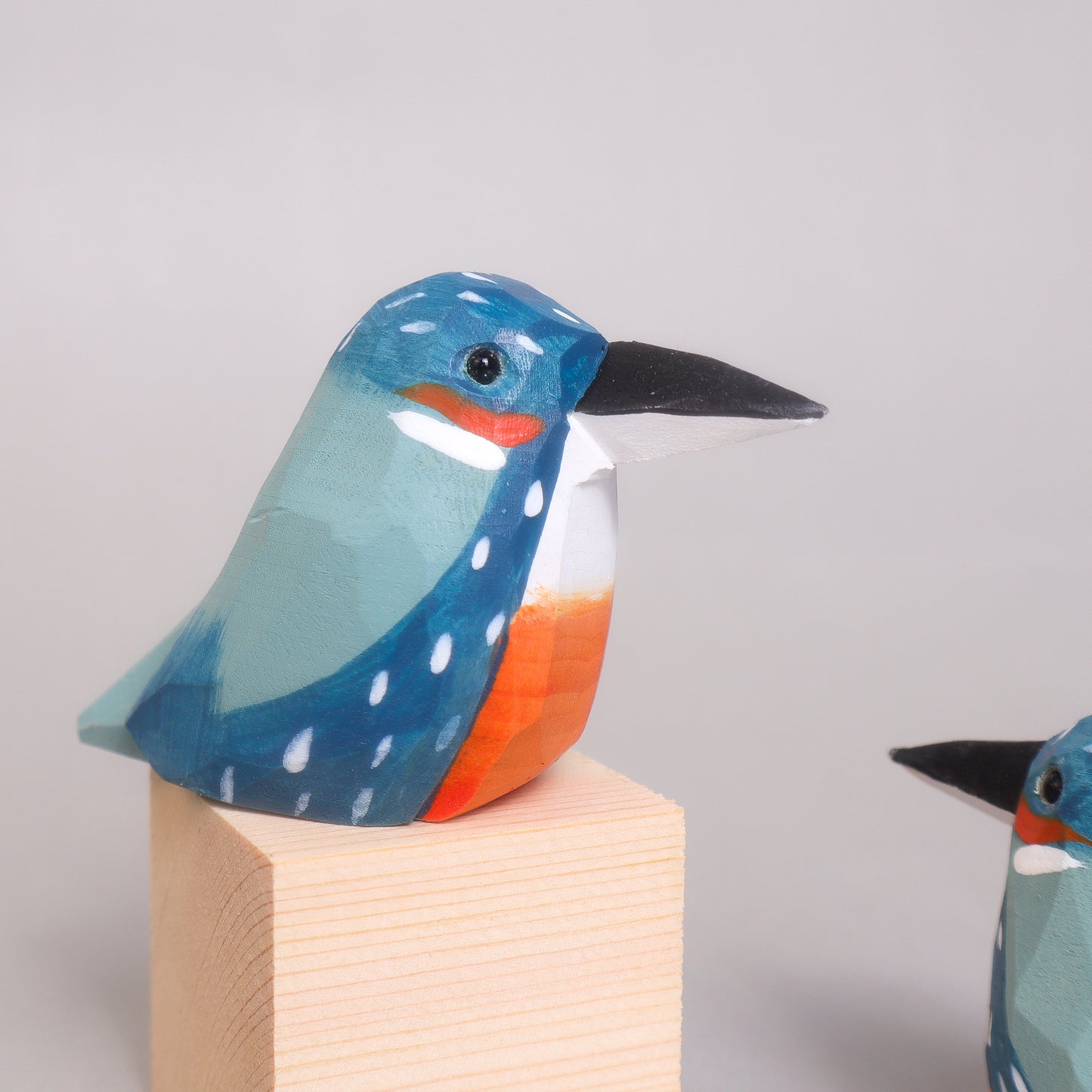 HM021 Hand-Carved Wooden Bird Figurine – Hummingbird