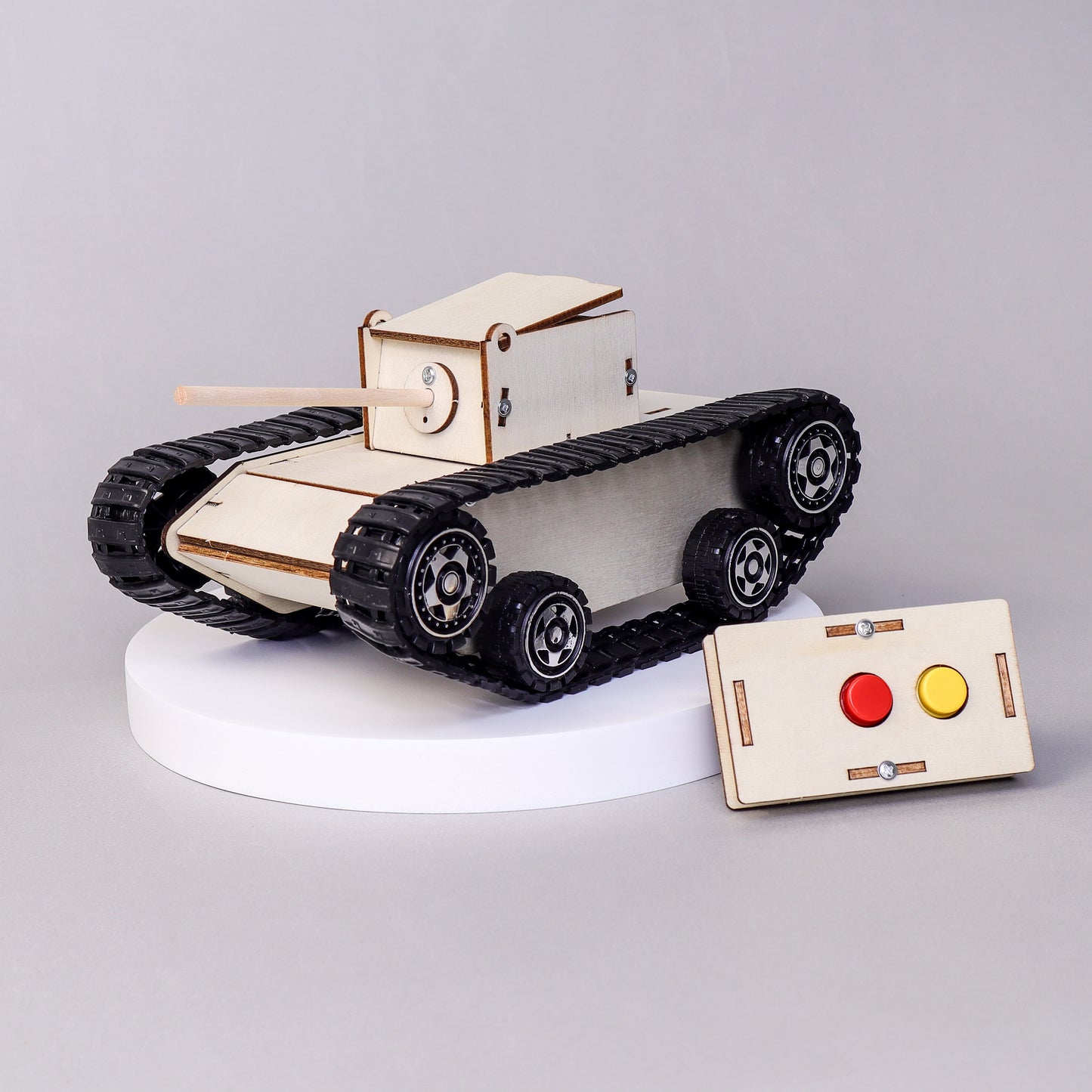 ST015 Remote-Controlled Tank