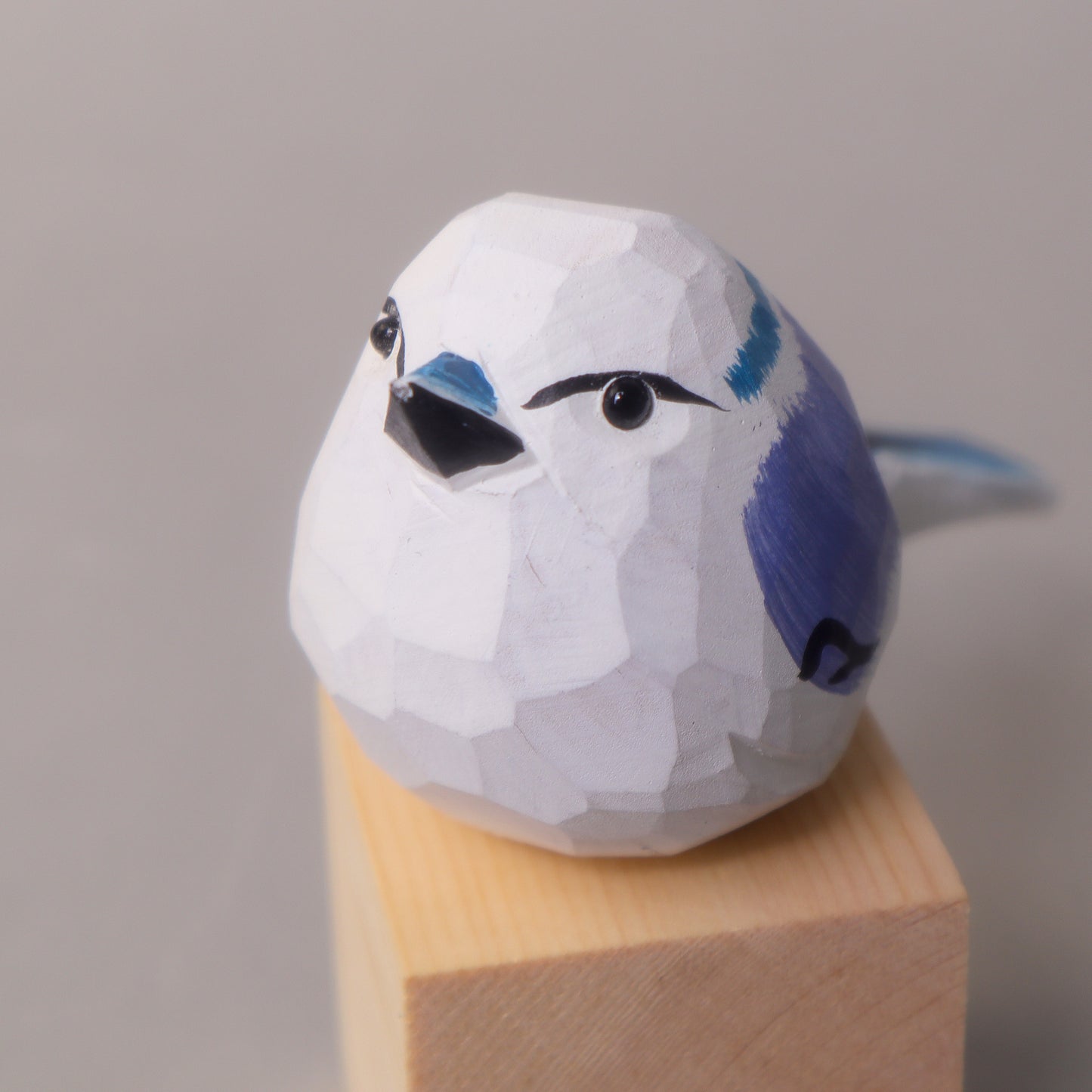 HM019 Hand-Carved Wooden Bird Figurine – White