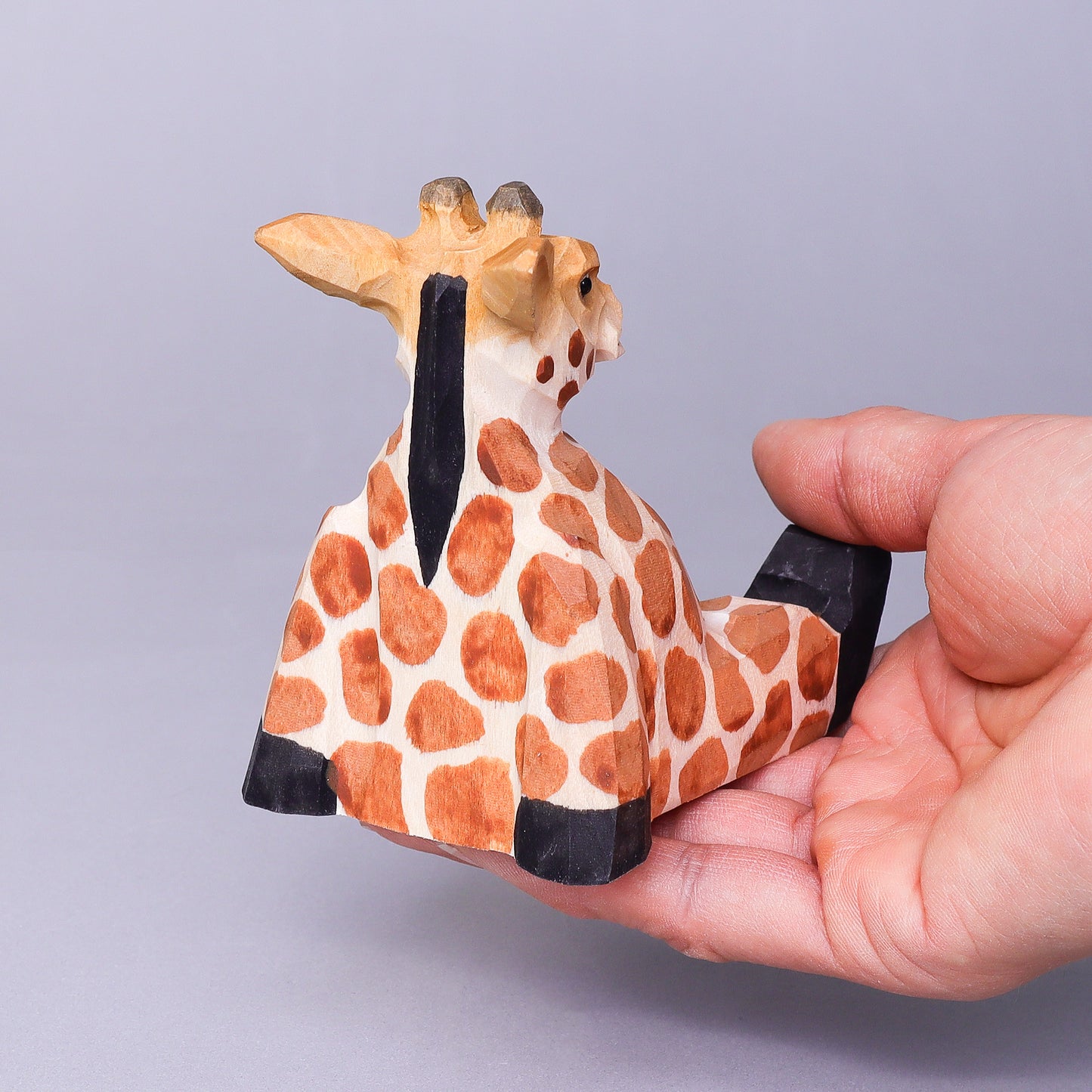 HM005 Handmade Wood-Carved Giraffe Cellphone Stand