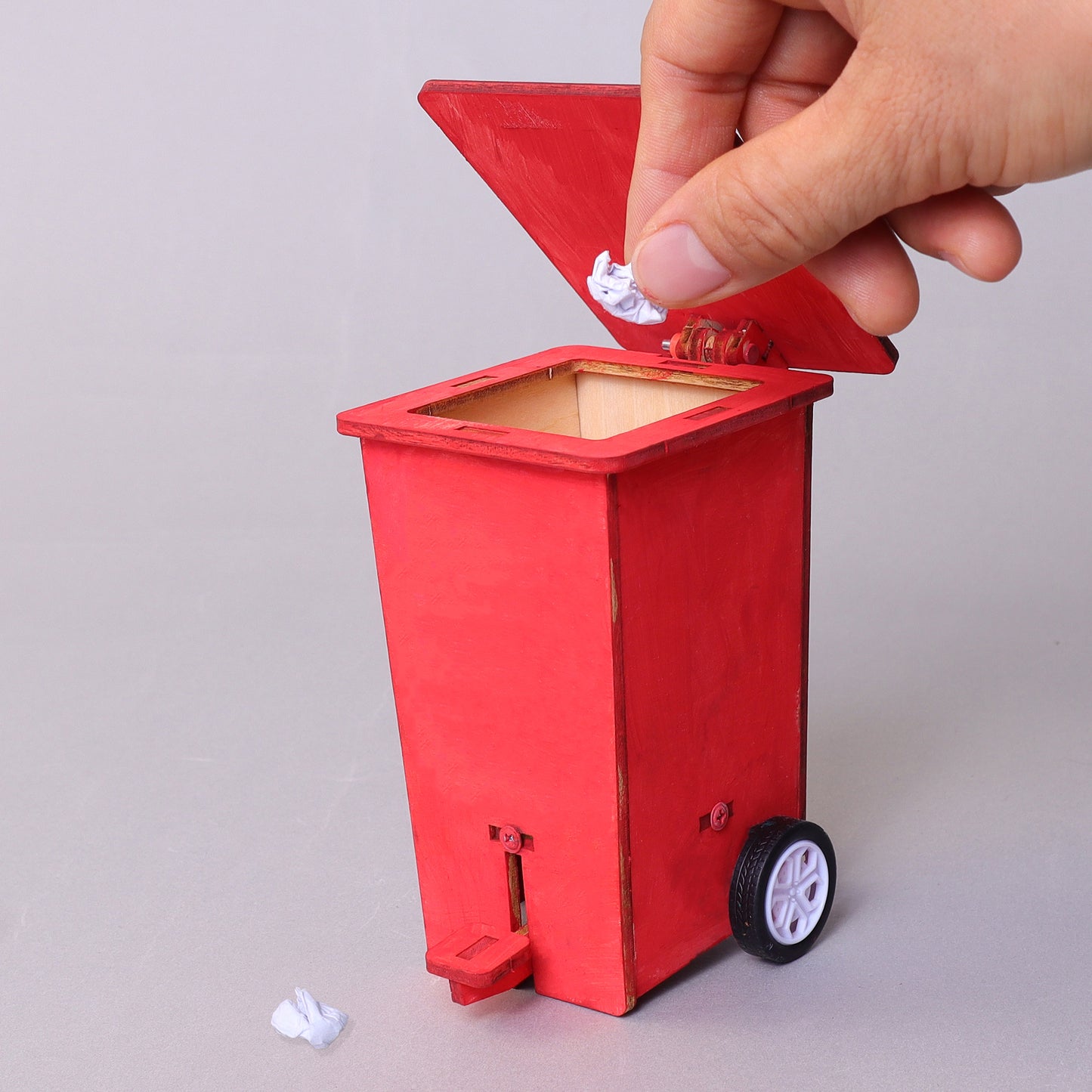 CF023 Build & Paint Mini Trash Cans (Set of 2)