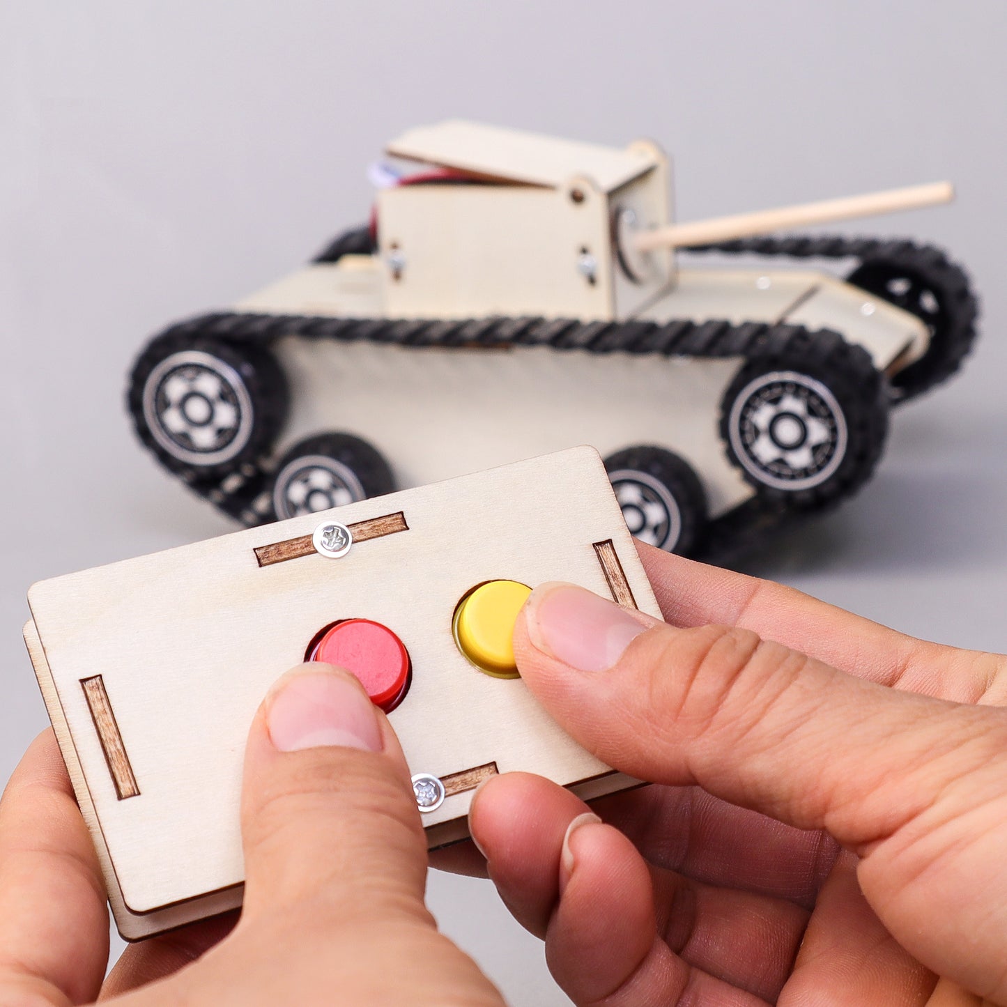 ST015 Remote-Controlled Tank