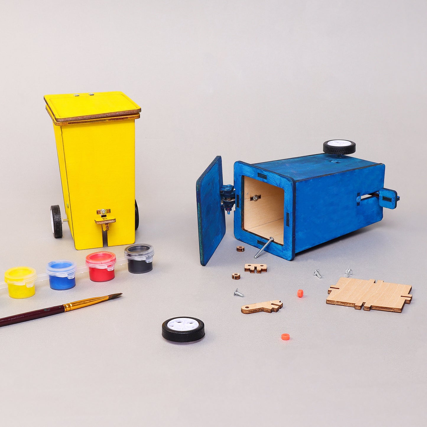 CF023 Build & Paint Mini Trash Cans (Set of 2)