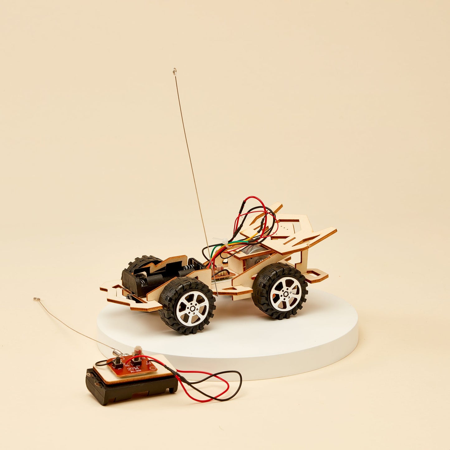 ST016 Radio-Controlled Car